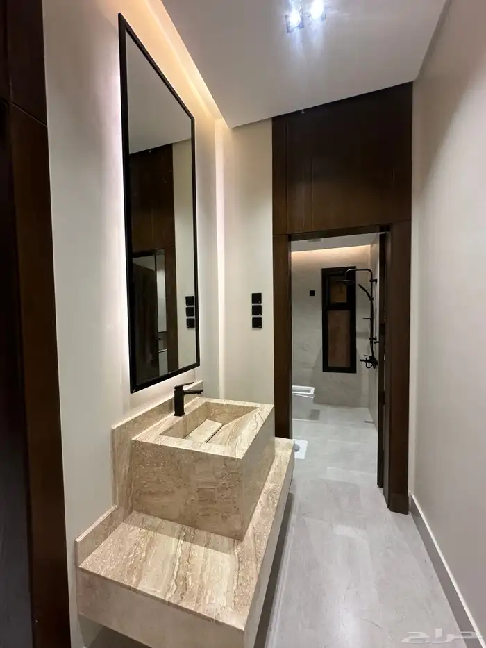 للبيع فيلا مودرن ممتازه قريبه من ممشى الراقى بالخميس 14