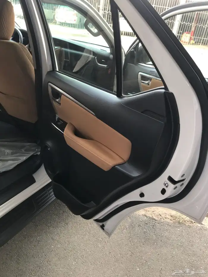 جيب فورتشنر VX1 موديل 2022 6 سلندر 7