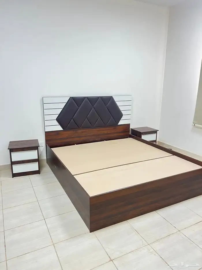 غرفة نوم و2 فرشات ب المساند والمتاكي شبه جديده استخدام شهر 1