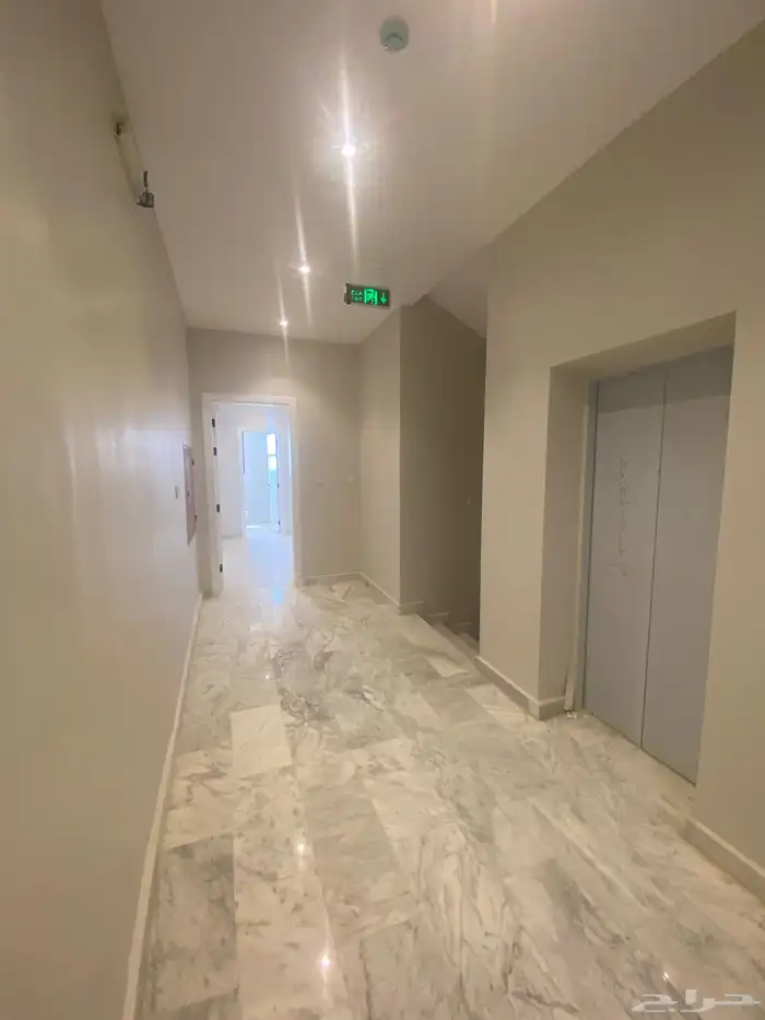 للبيع عماره استثماره بحي الضباط 9