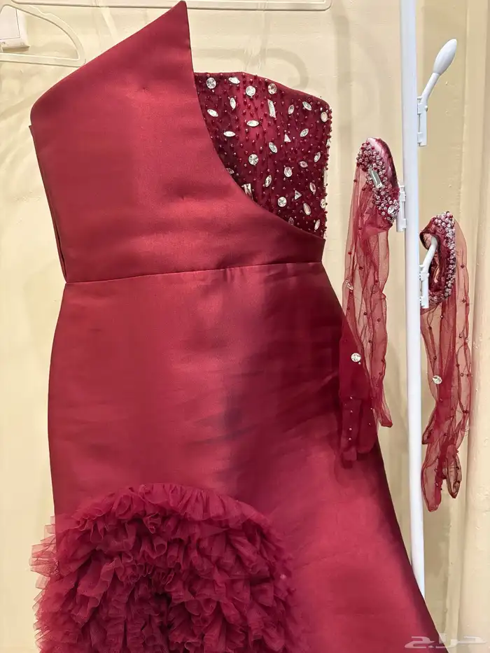 فستان احمر ملكي 2