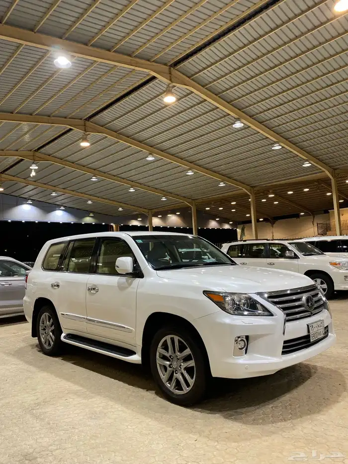 للبيع لكزس LX570 دي دي 2014 عبداللطيف عداد 86 الف 6