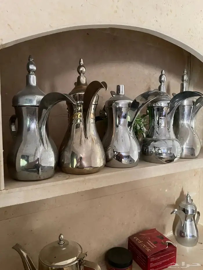 أثاث للبيع التلفزيون   مكيف سبلت نظيف   الدلال ذهبية مجلس 4