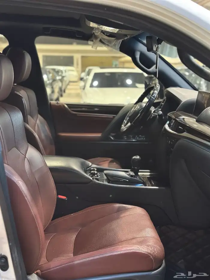 لكزس LX570 موديل 2021 9