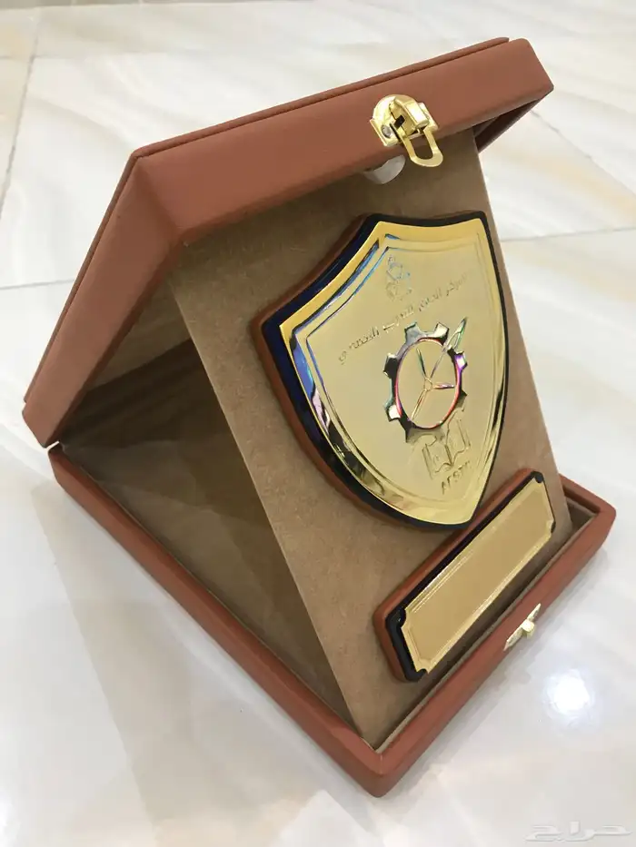 دروع تذكارية ومجسمات وهدايا فاخرة 22