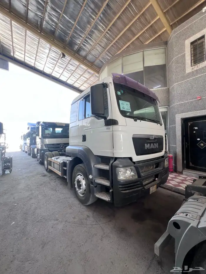 حراج معرض رائد للسيارات والشاحنات كل يوم جمعة 13