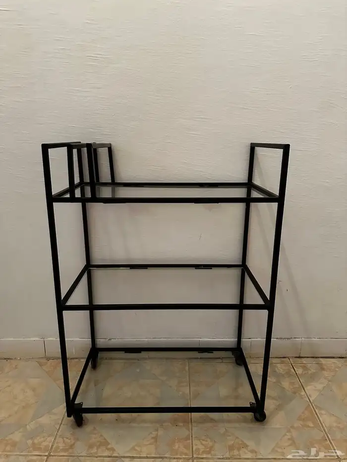 للبيع طاولة شبه جديدة 0