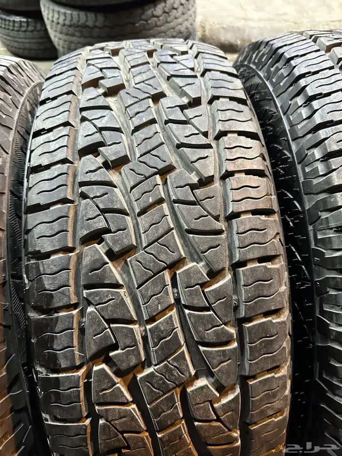 كفرات ريدستون ربع حجري مقاس 285 70 17 2