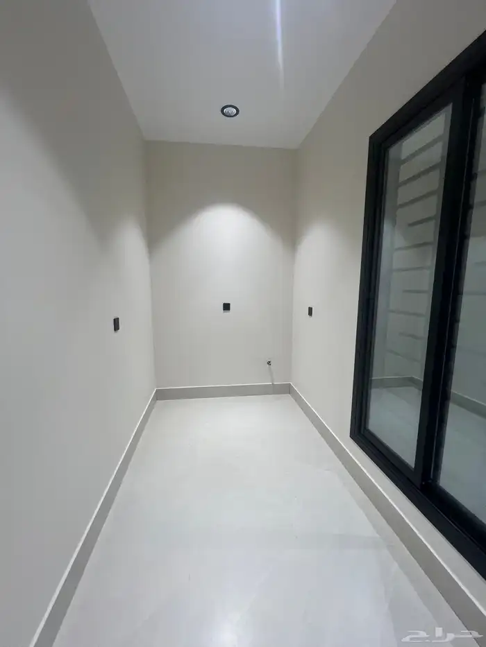 للبيع شقق علوية مع ملحق خاص بالسطح حي الحسام 9