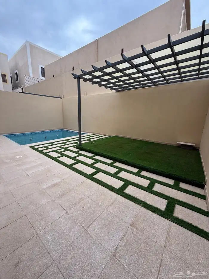 للبيع فيلا دورين وملحق بمشب ومسبح شمال خميس مشيط 850الف 13