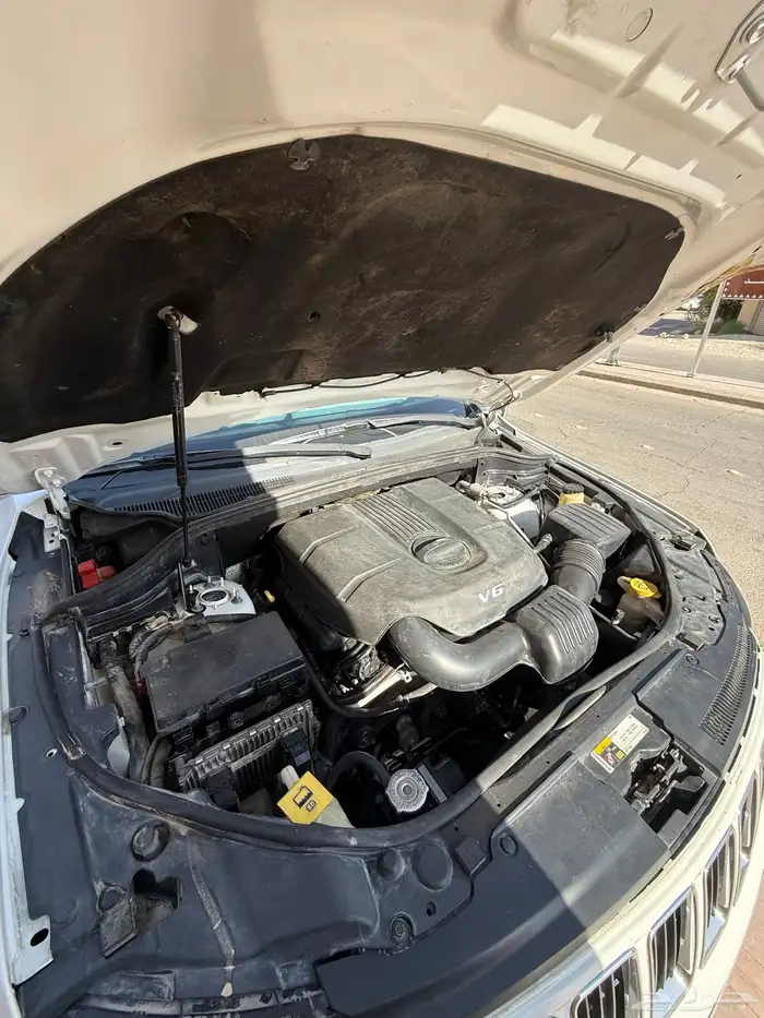 جراند شيروكي 2014 لاريدو 6 سلندر 16