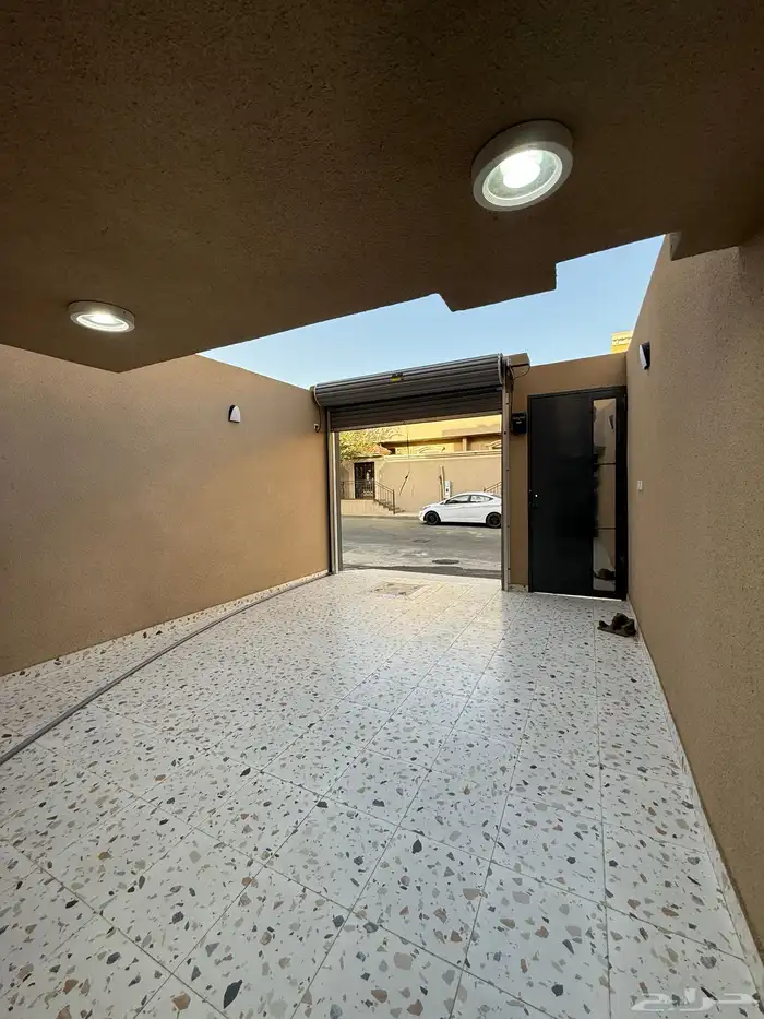 للبيع روفات علويه بدرج داخلي وخارجى شمال الخميس طريق 80 9