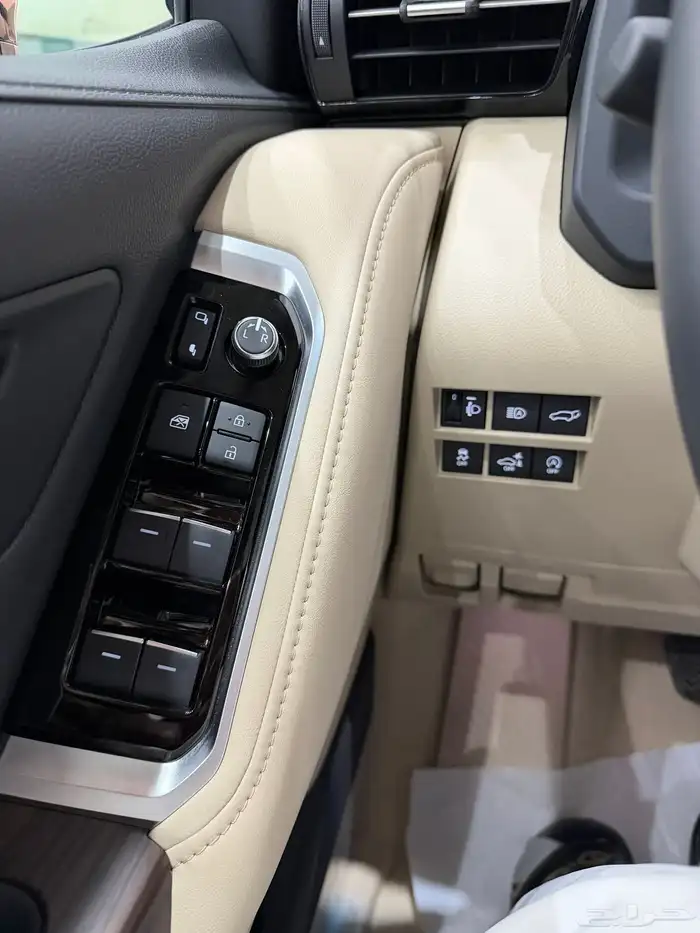 تويوتا لاندكروزر GXR4 2025 سعودي صادر لوحات -17 km 5
