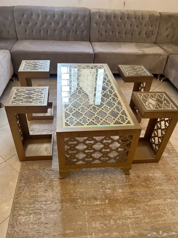 طاولة ضيافه معها 4 طاولات خدمة وطاولتين استقبال 0