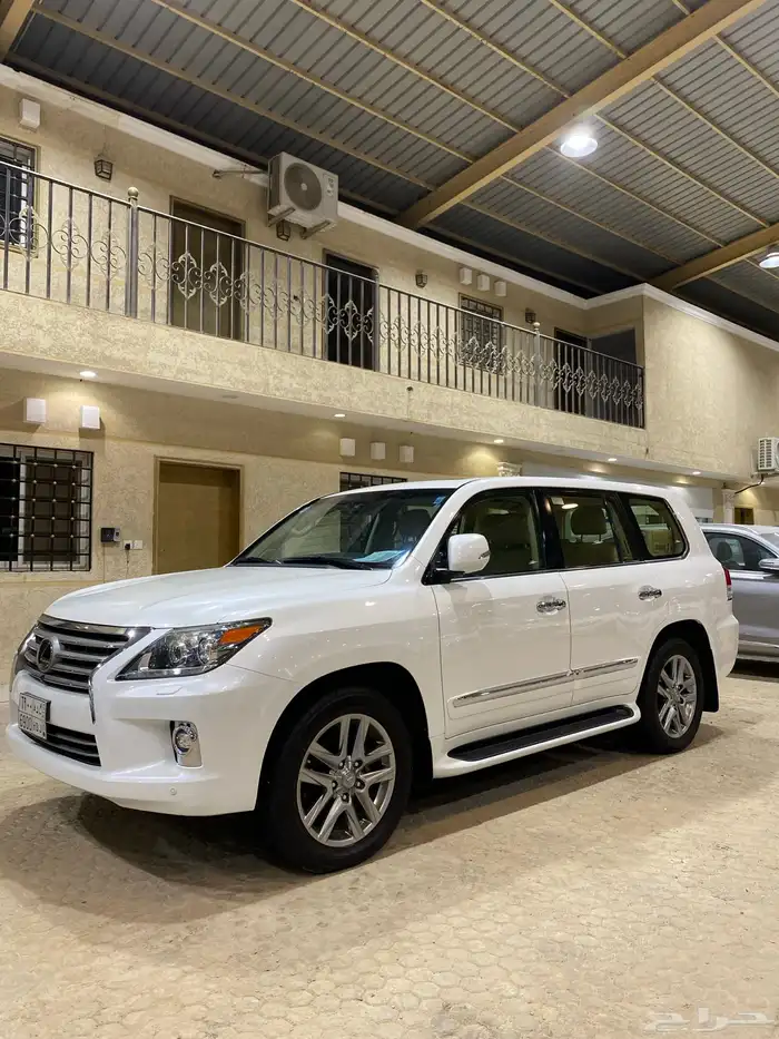 للبيع لكزس LX570 دي دي 2014 عبداللطيف عداد 86 الف 1