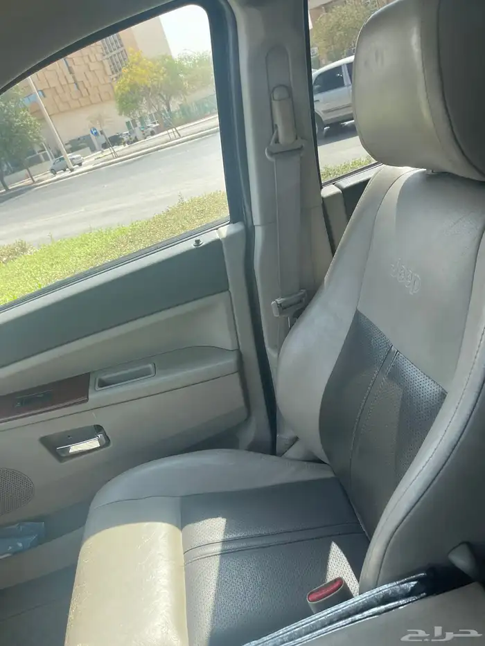 جيب جراند شيروكي 2005 بدون دبل 13