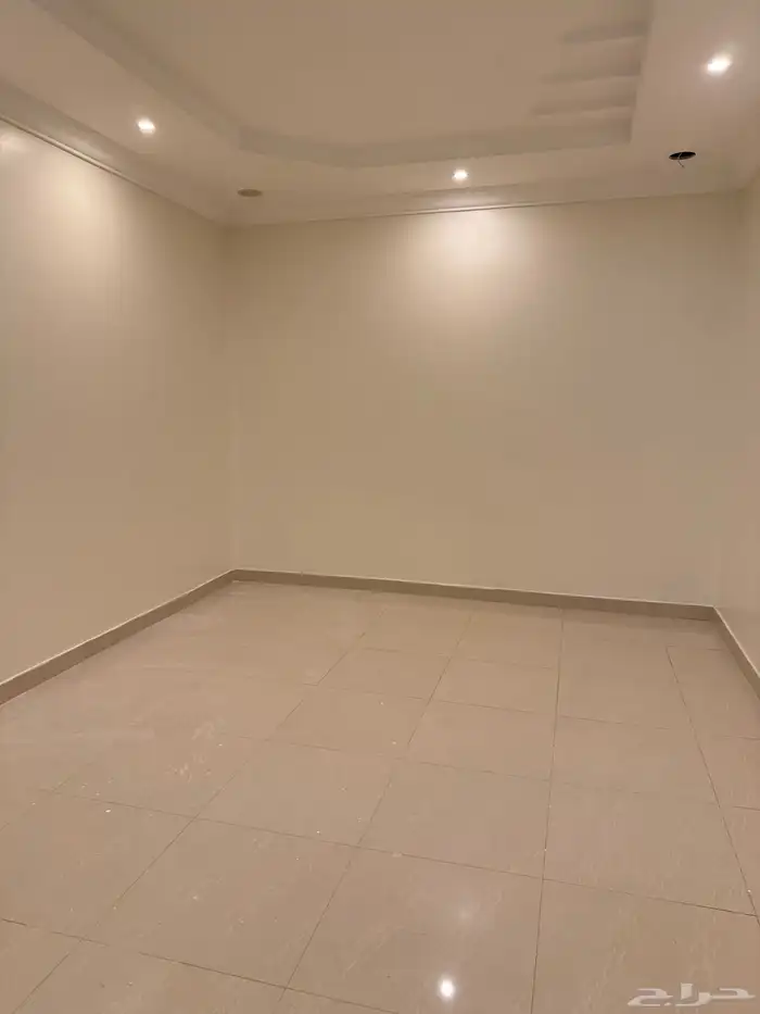 شقة للإيجار 3 غرف وصالة مدخلين حي النزهة جدة 5