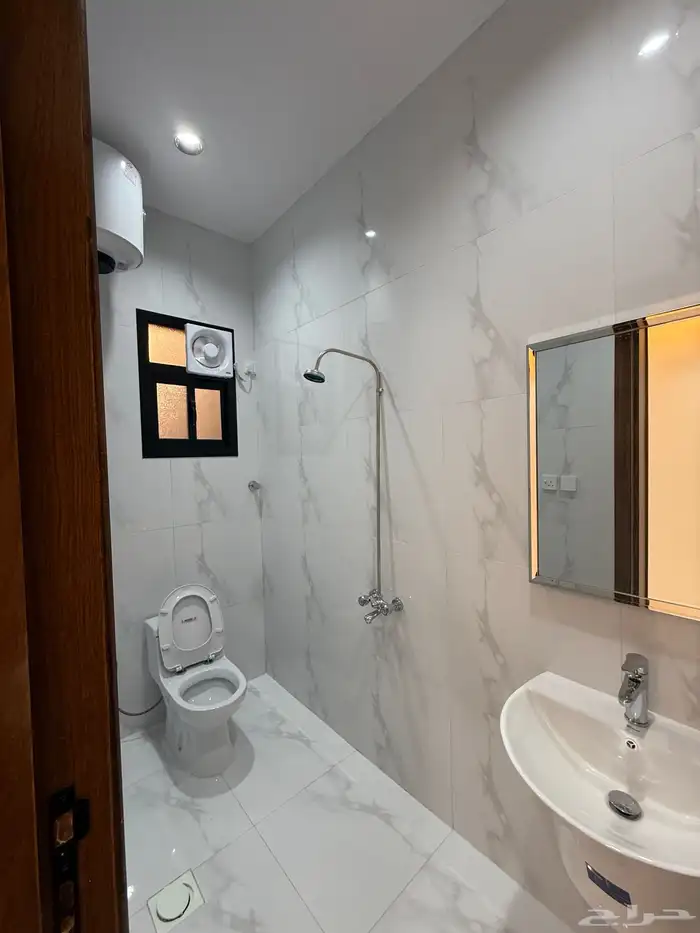 للبيع روفات علويه بدرج داخلي وخارجى شمال الخميس طريق 80 37