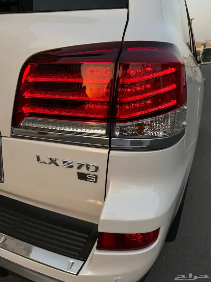 للبيع جيب لكزس LX 570 S 2014 شبه الجديد 31