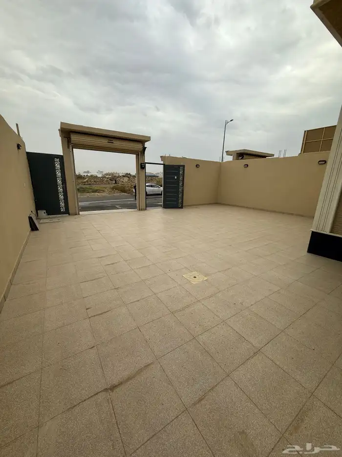 للبيع فيلا دورين وملحق بمشب ومسبح شمال خميس مشيط 850الف 3