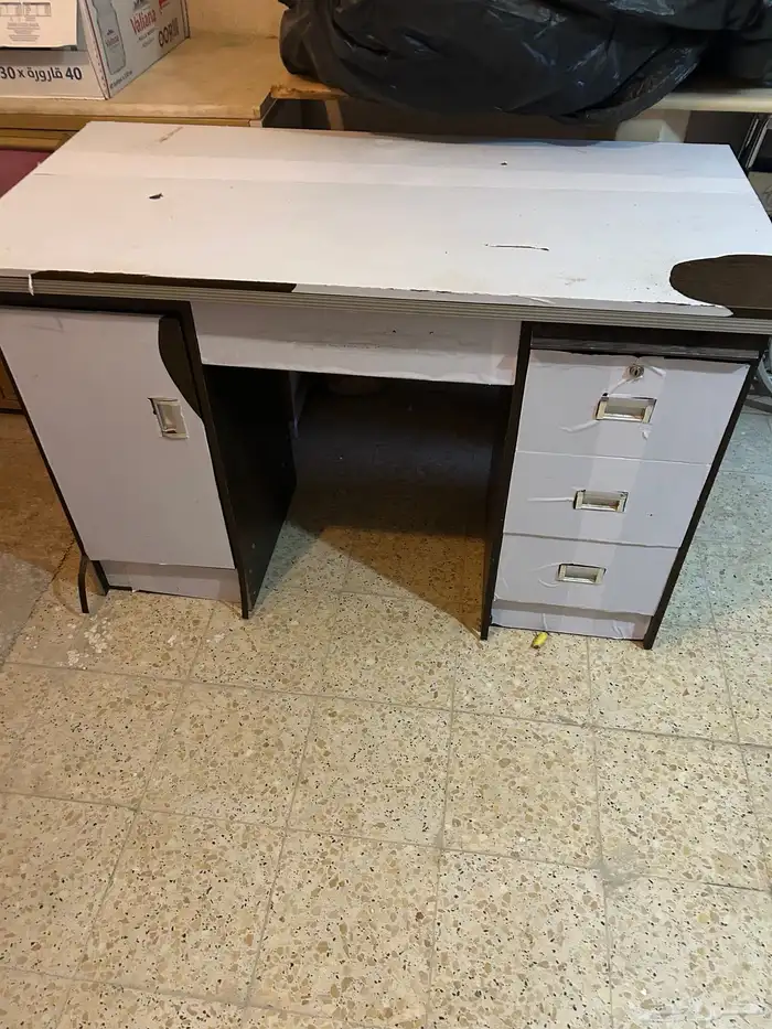 طاولة كمبيوتر 0