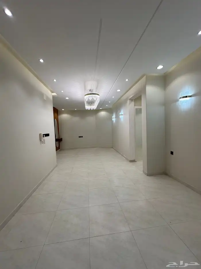 للبيع شقق بالقرب من مطار ابها بدرج داخلى للسطح 3