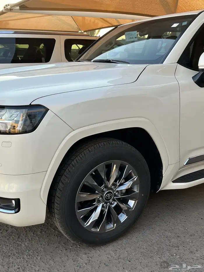 لاندكروزر 2024 رقم L4 7