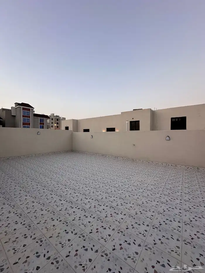 للبيع شقق بالقرب من مطار ابها بدرج داخلى للسطح 10