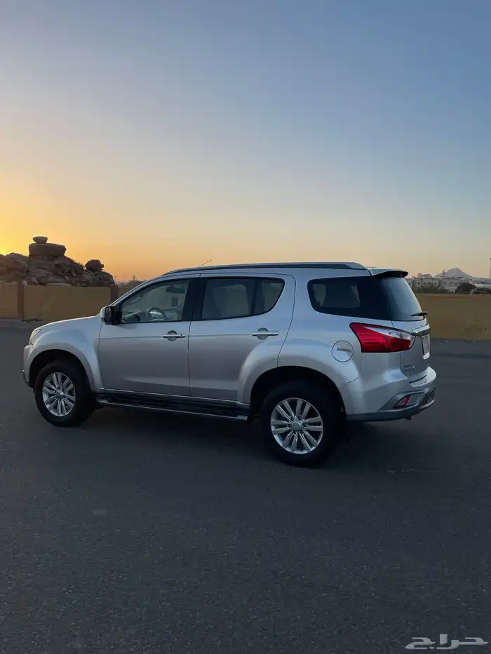 للبيع ايسوزو 2018 MUX اتوماتيك دبل 8