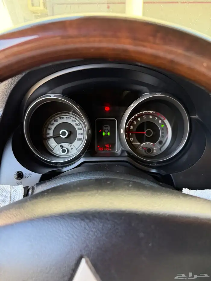 ميتسوبيشي باجيرو ربع 2016 نظيف 7