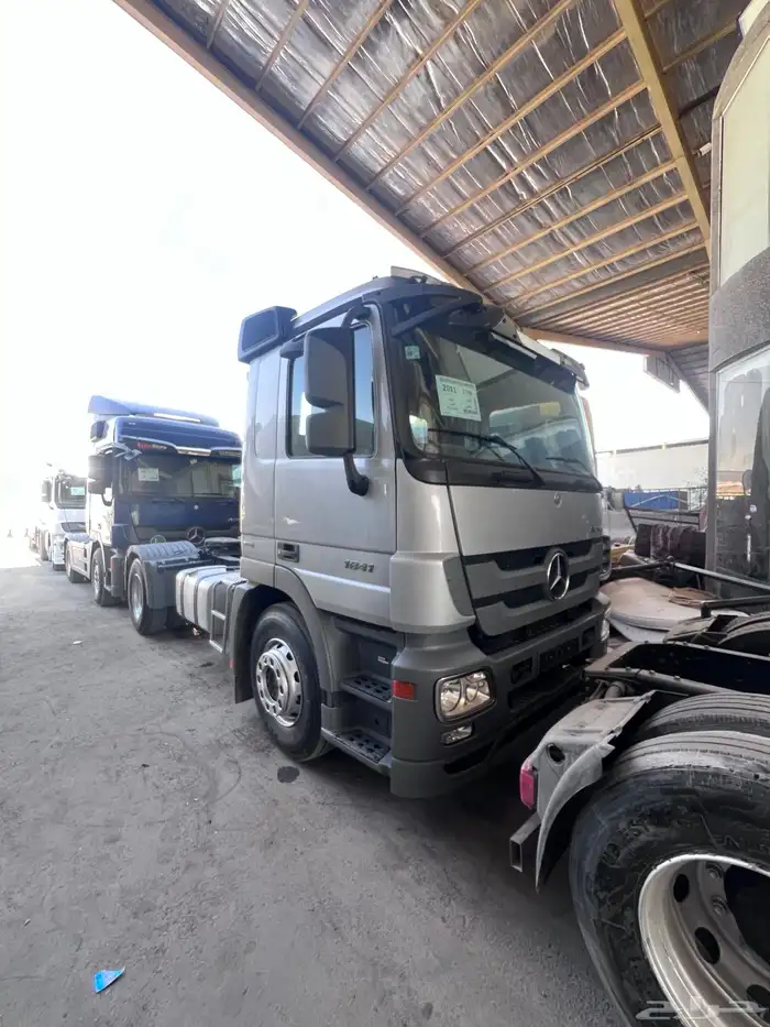 حراج معرض رائد للسيارات والشاحنات كل يوم جمعة 4