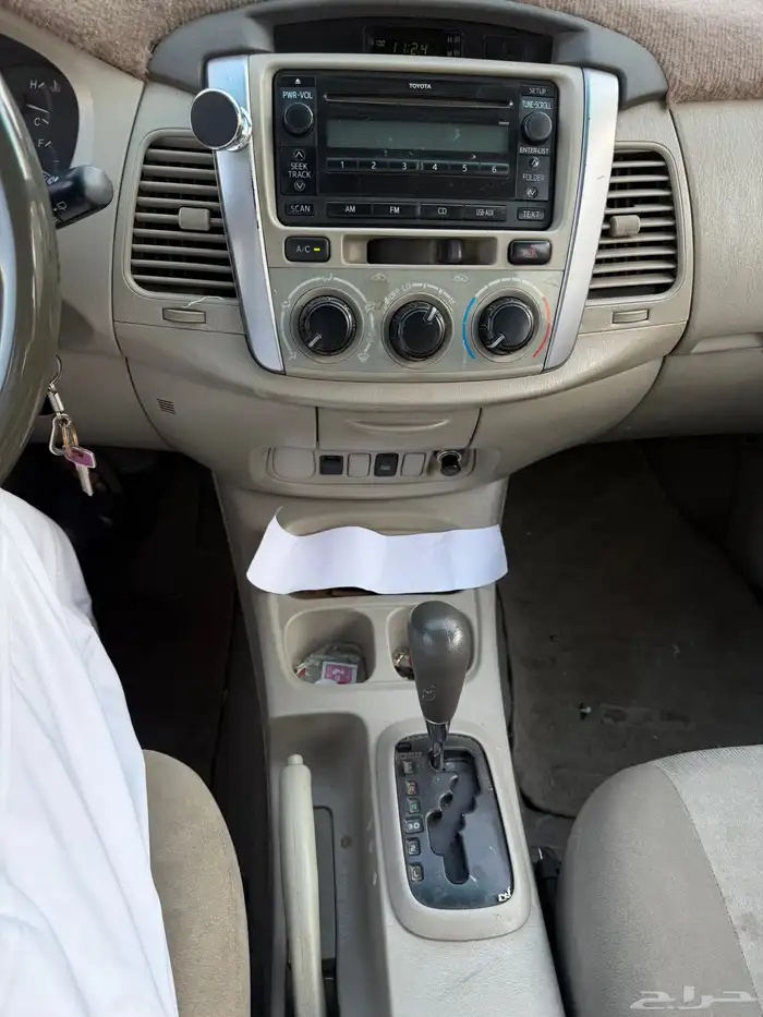 سيارة انوفا للبيع 7