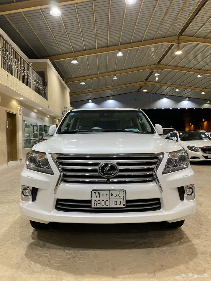 للبيع لكزس LX570 دي دي 2014 عبداللطيف عداد 86 الف 3