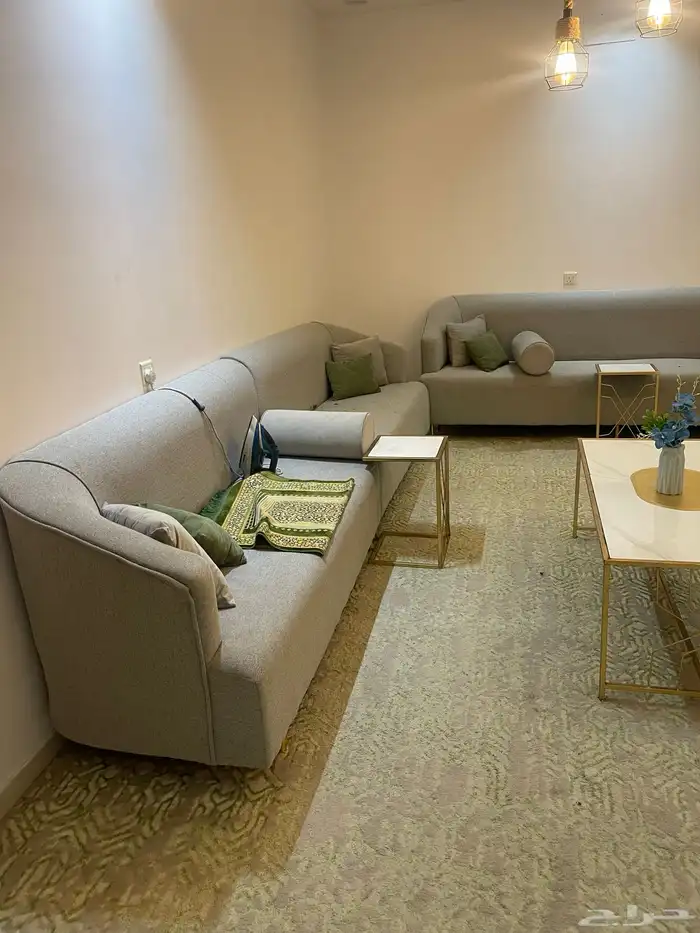 كنب 4 في 5 مع الموكيت والطاولة 2