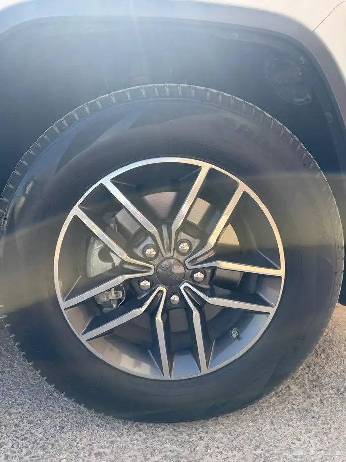 جنوط وكفرات جراند شيروكي 2019 وكالةمقاس 265 65 r18 تايلندي 0