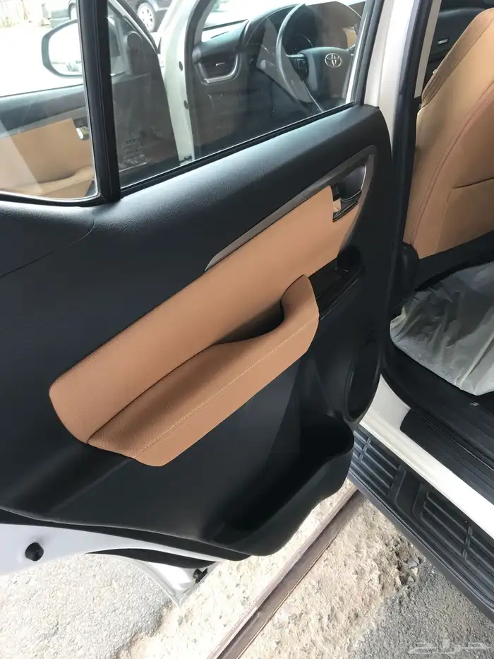 جيب فورتشنر VX1 موديل 2022 6 سلندر 9