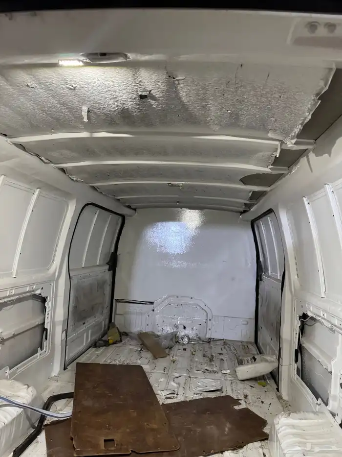 باص نيسان اورفان 8