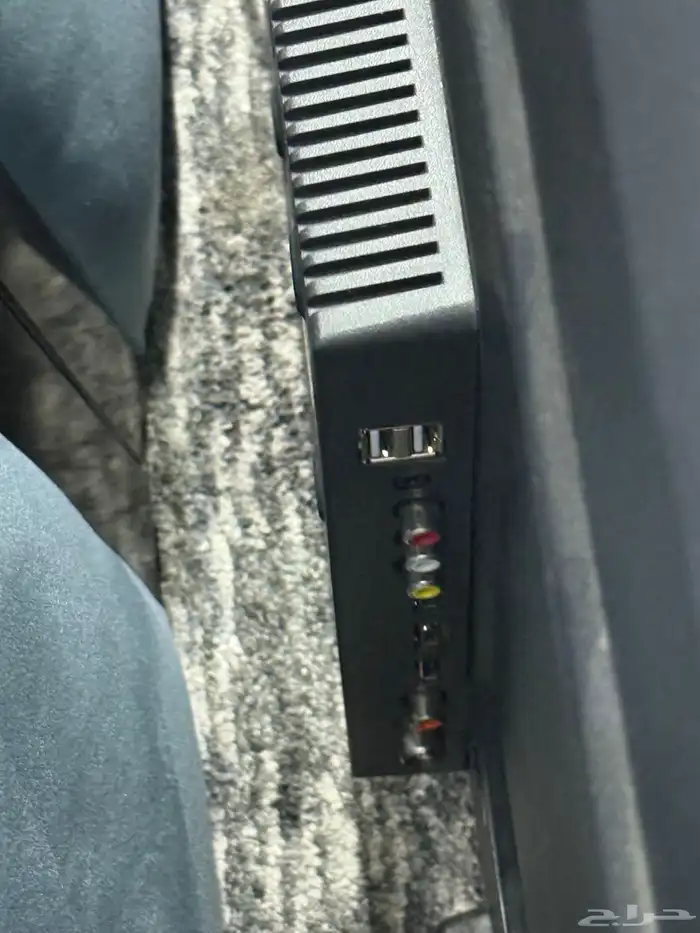 شاشة استعمال شهرين بوصة 32 مع أغراضها كلها والسعر 300 1