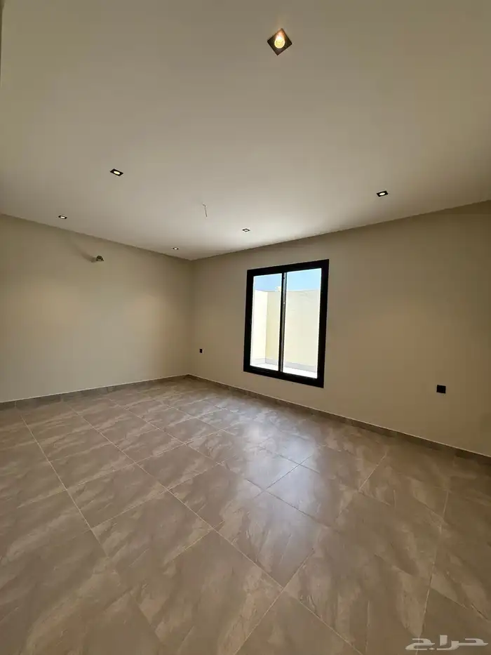 ملحق للبيع تمليك بسطح خاص في بطحاء قريش بتشطيبات مودرن فاخر 3