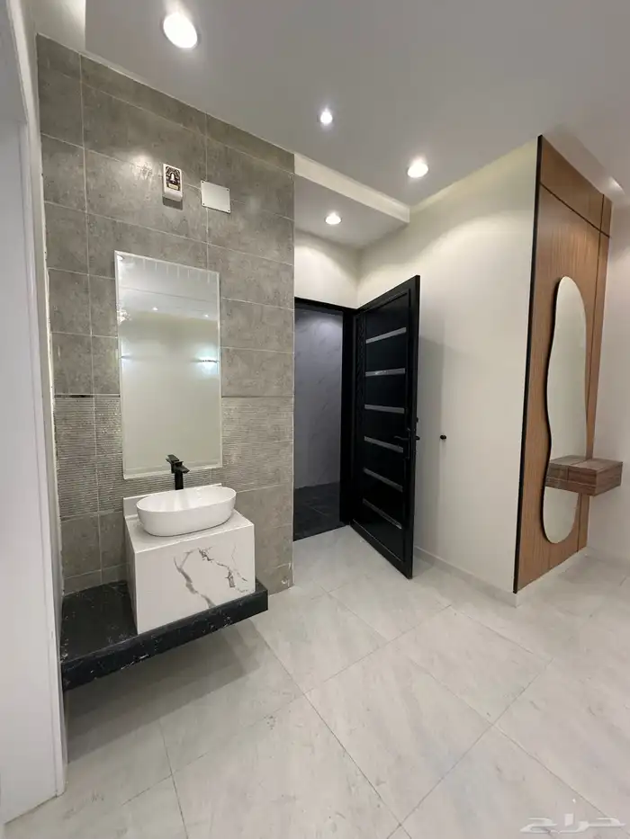 للبيع شقق بالقرب من مطار ابها بدرج داخلى للسطح 1