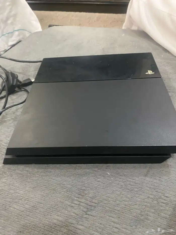 سوني فور للبيع مع اغراضه 1