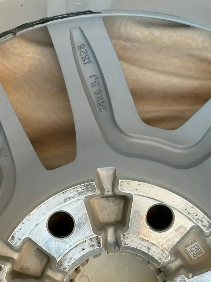 جنوط سلفرادو 2024 مقاس 18 اصليه 2