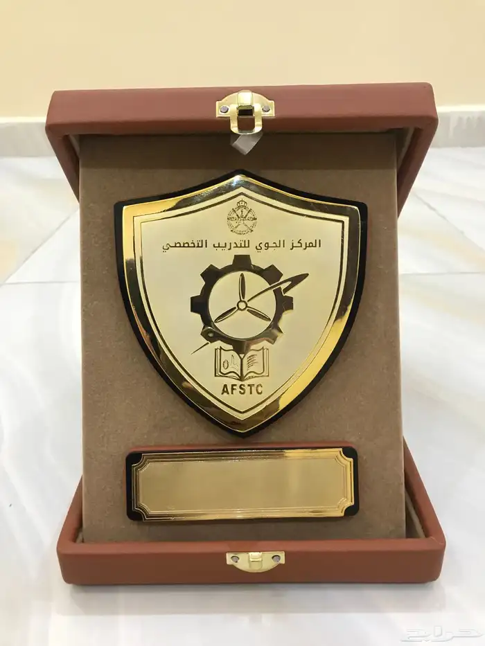 دروع تذكارية ومجسمات وهدايا فاخرة 25