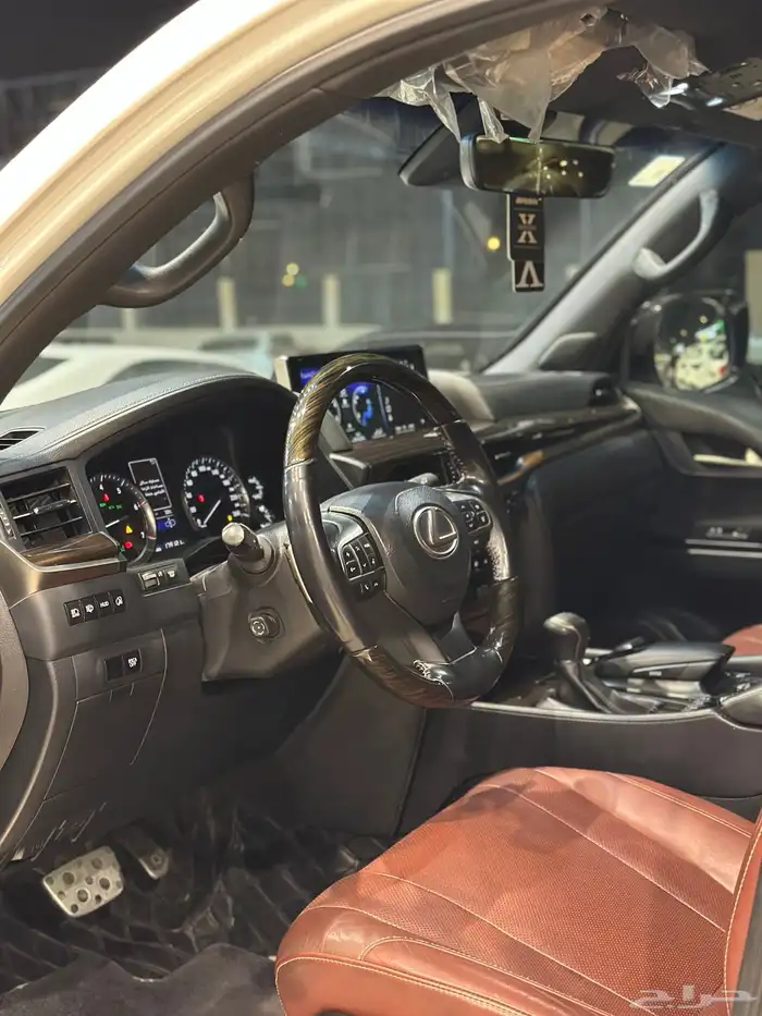 لكزس LX570 موديل 2021 7