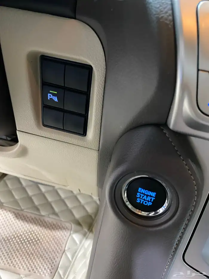 للبيع برادو 2021 فئة VX فل كامل 6 سلندر عبداللطيف عداد 111 23