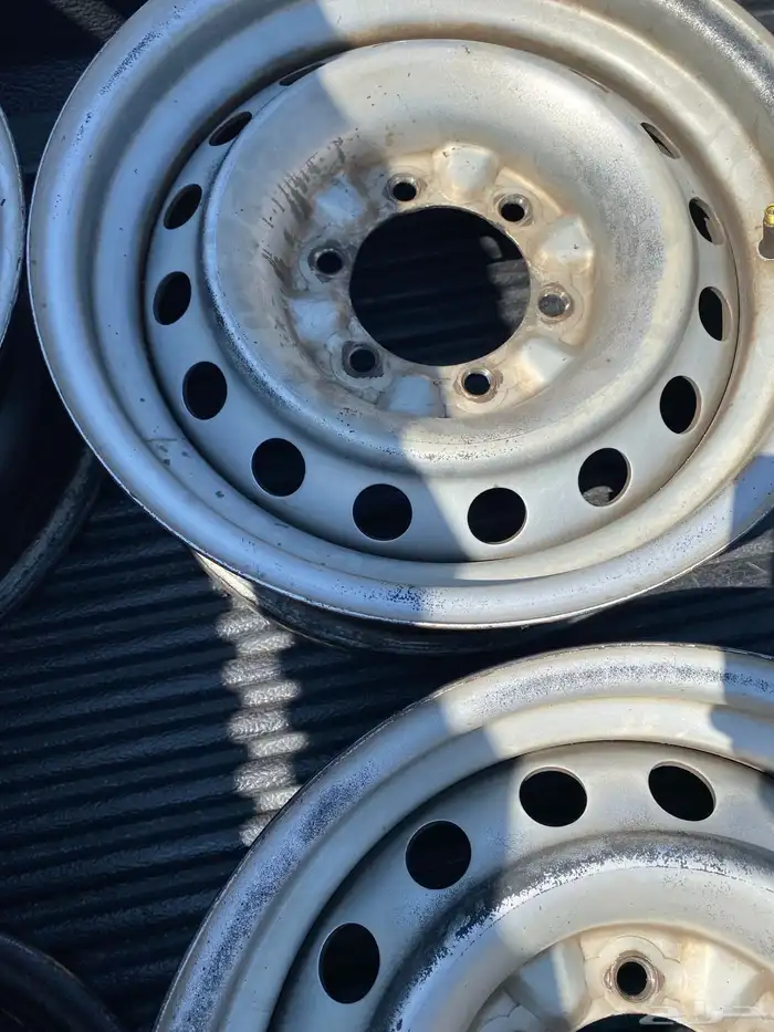 جنوط للبيع 6 مسمار 3