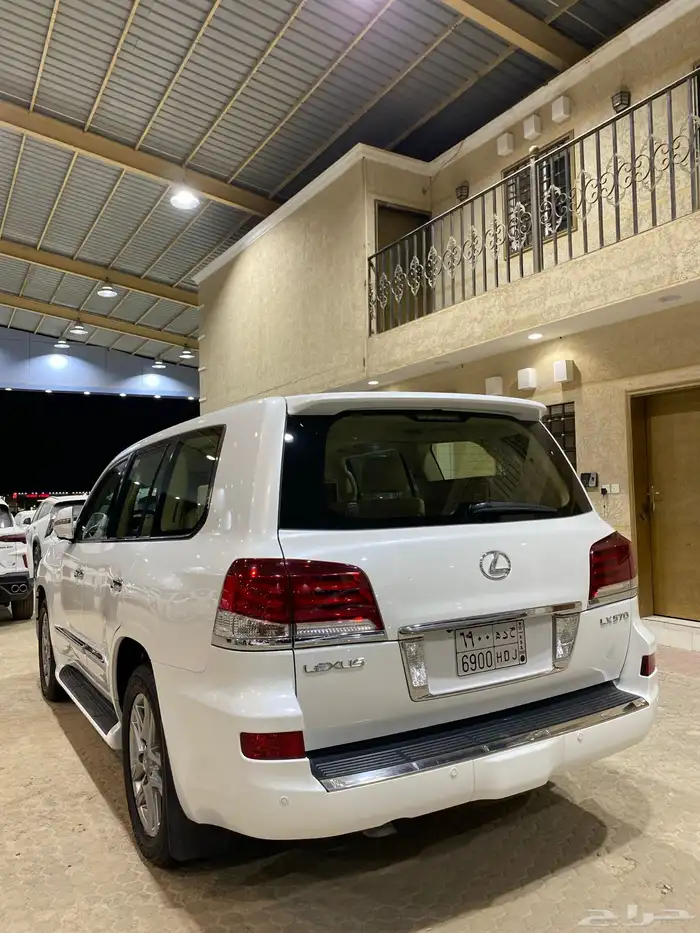 للبيع لكزس LX570 دي دي 2014 عبداللطيف عداد 86 الف 10