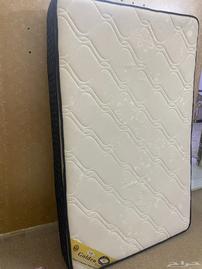 مرتبة سرير نظيفه وجديده جميله جدا 0