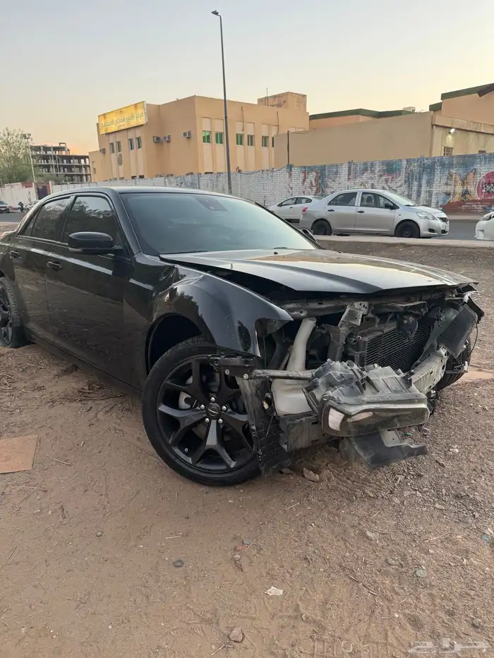 كرايسلر 2023 v6 300s فل كامل اسود للبيع 8