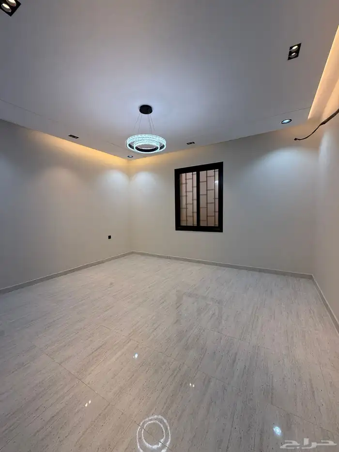 للبيع ارواف علويه بمداخل مستقل تماما حي الراقي وسط الخدمات 19